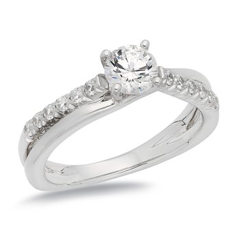 White gold, round diamond engagement ring 