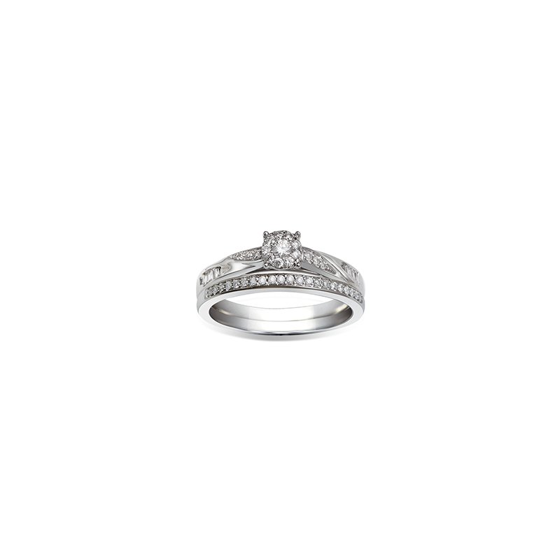 White gold, round diamond halo engagement ring