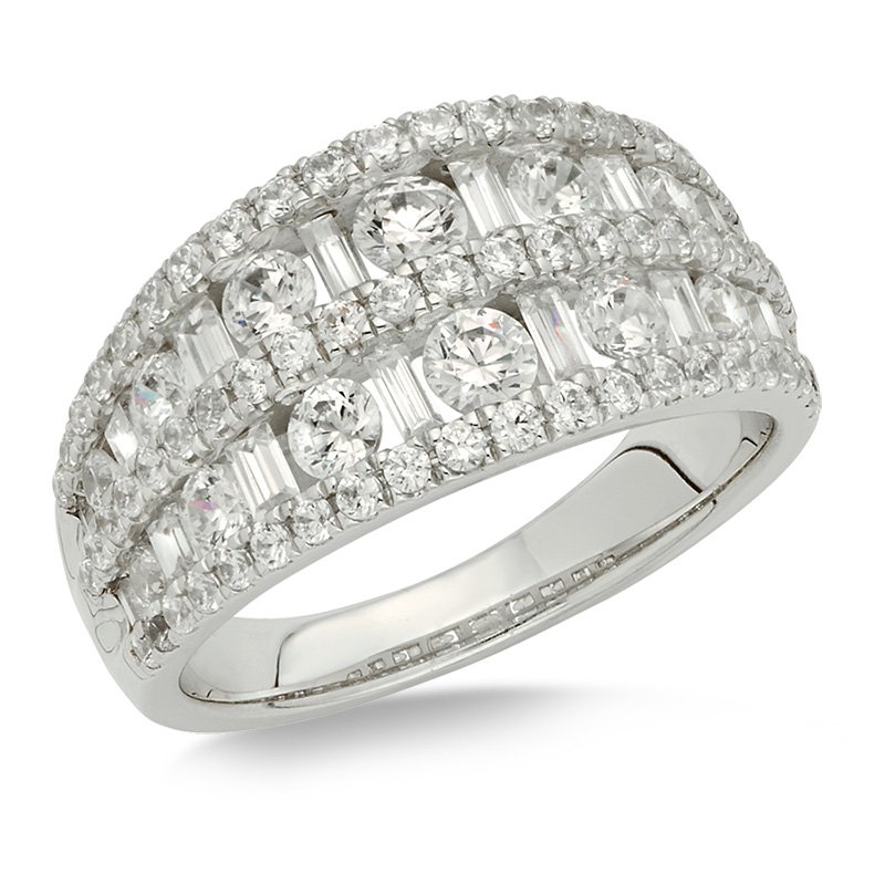 White gold, round and baguette diamond fancy band
