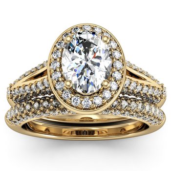 Oval Diamond Halo Engagemant Ring with Matching Wedding Band