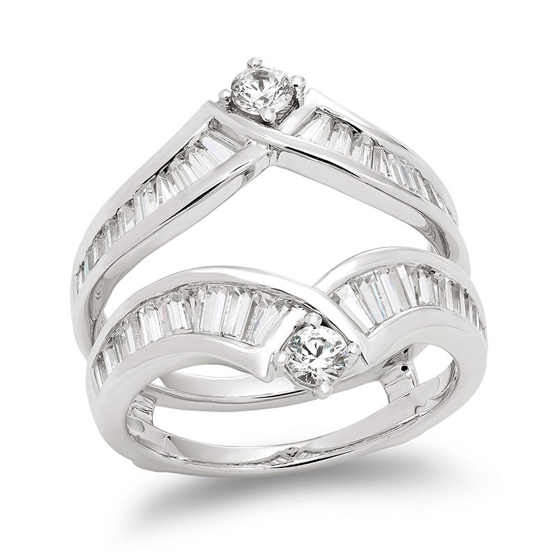 White gold, round and channel-set baguette diamond insert
