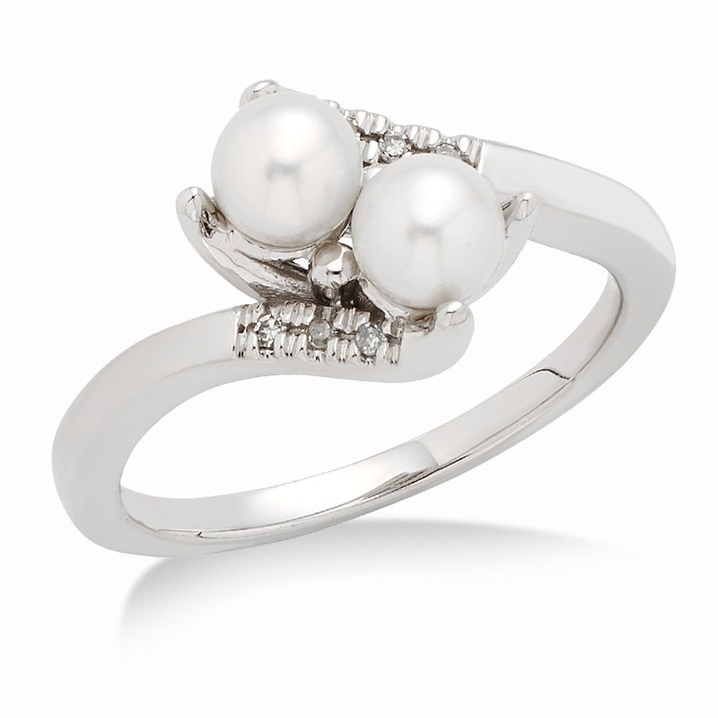 White gold ring with two cultured pearls and diamonds