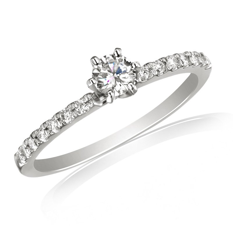 White gold and round diamond engagement ring