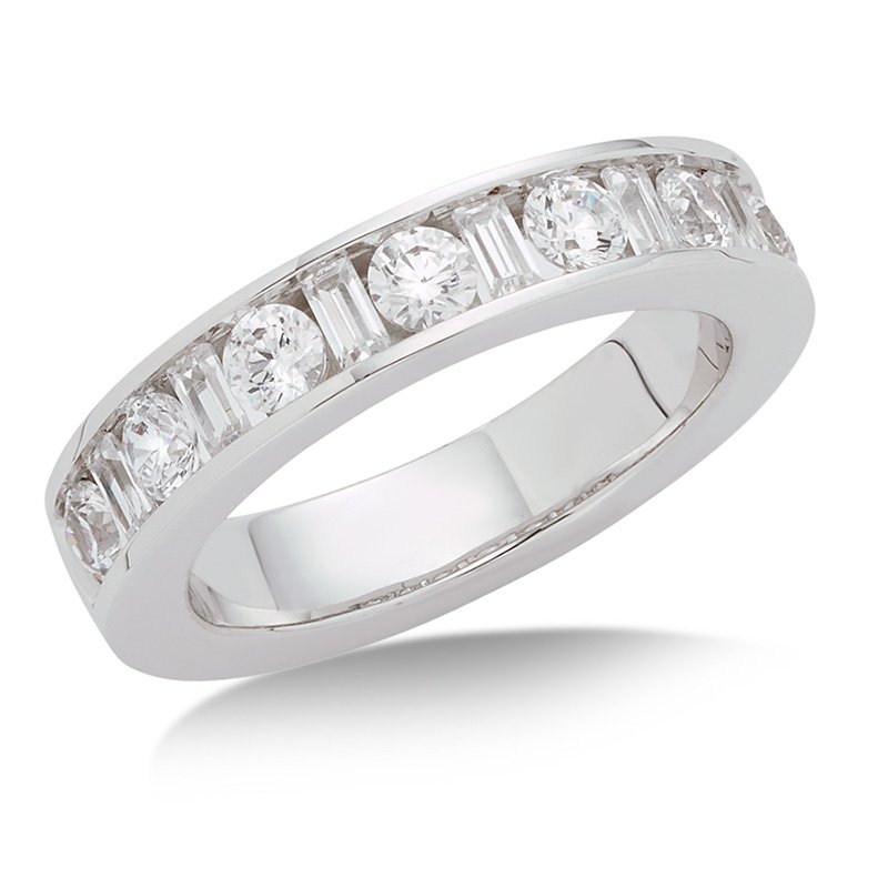 White gold, baguette and round diamond band